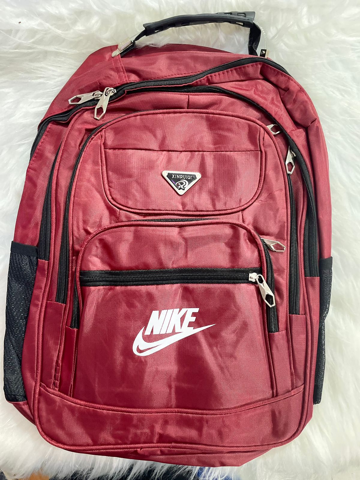 Mochila  vermelha 45cm comprimento , 32 de largura